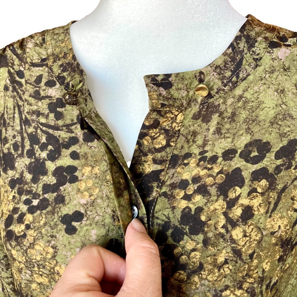 Banana Republic Women’s silk olive green quarter length sleeve blouse - S - Picture 4 of 12